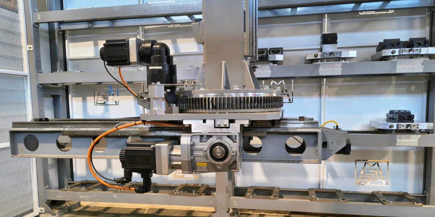 Robot-fed machining cell with Cartesian robot